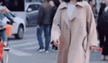 抖音网红街拍吃瓜,街头吃瓜瞬间，捕捉潮流与趣味
